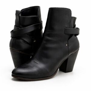 Rag & Bone Black Leather Ankle Boots
Size 38.5 (fits approx. US 8–8.5)